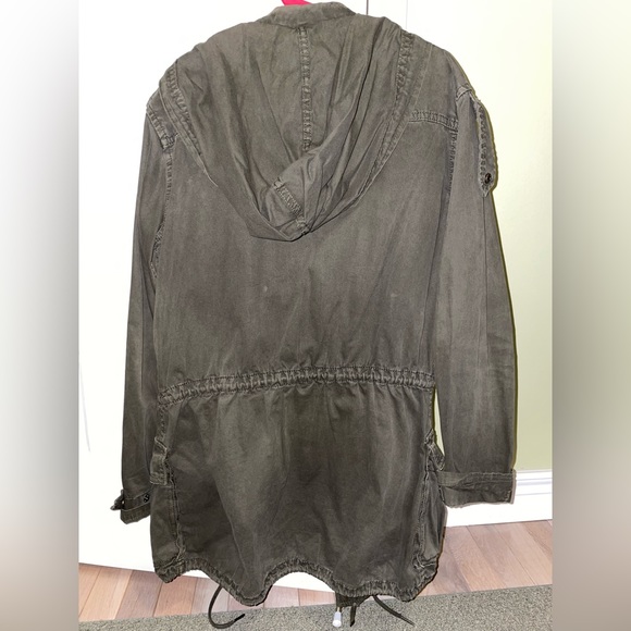 Army green ARITZIA trench coat - Picture 3 of 3